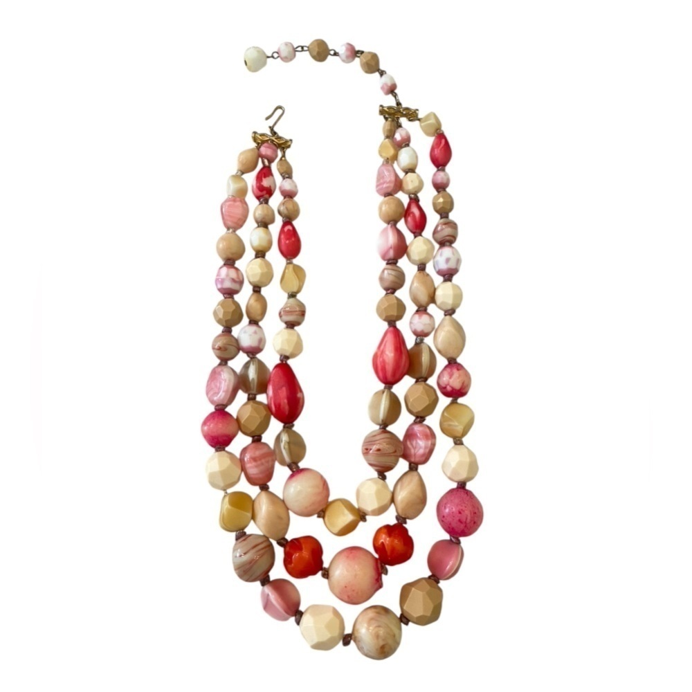 Vtg 60’s Hattie Carnegie 3 strand pink & beige multiple shape beads necklace - Picture 4 of 9